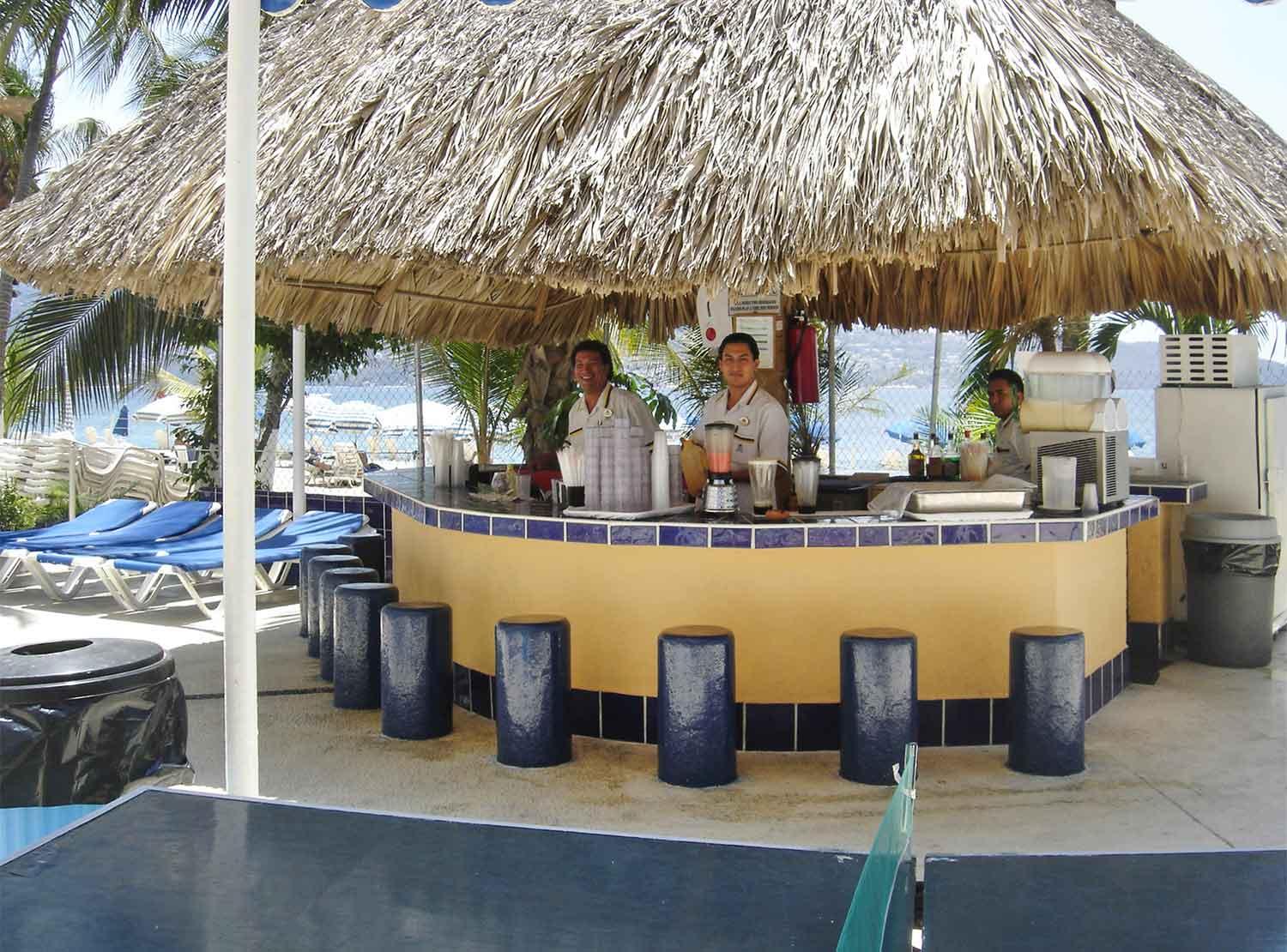 Ritz Acapulco All Inclusive 외부 사진 A poolside bar in a resort