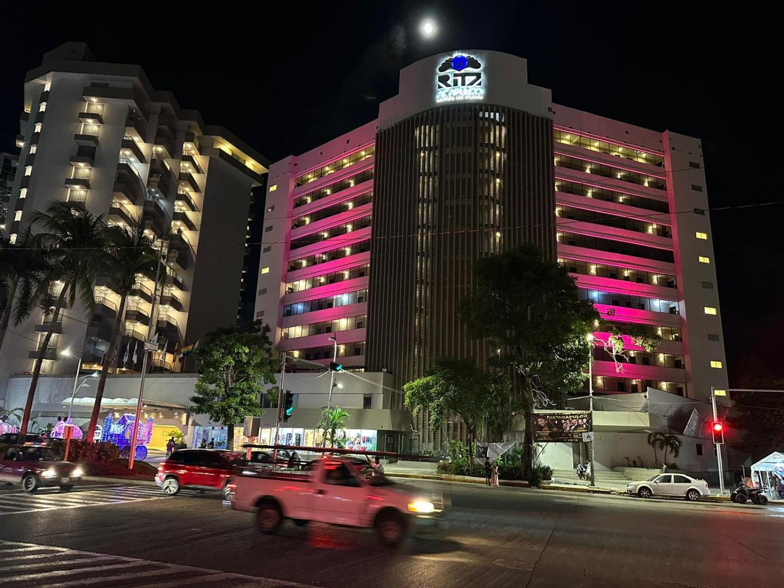 Ritz Acapulco All Inclusive 외부 사진 The hotel at night