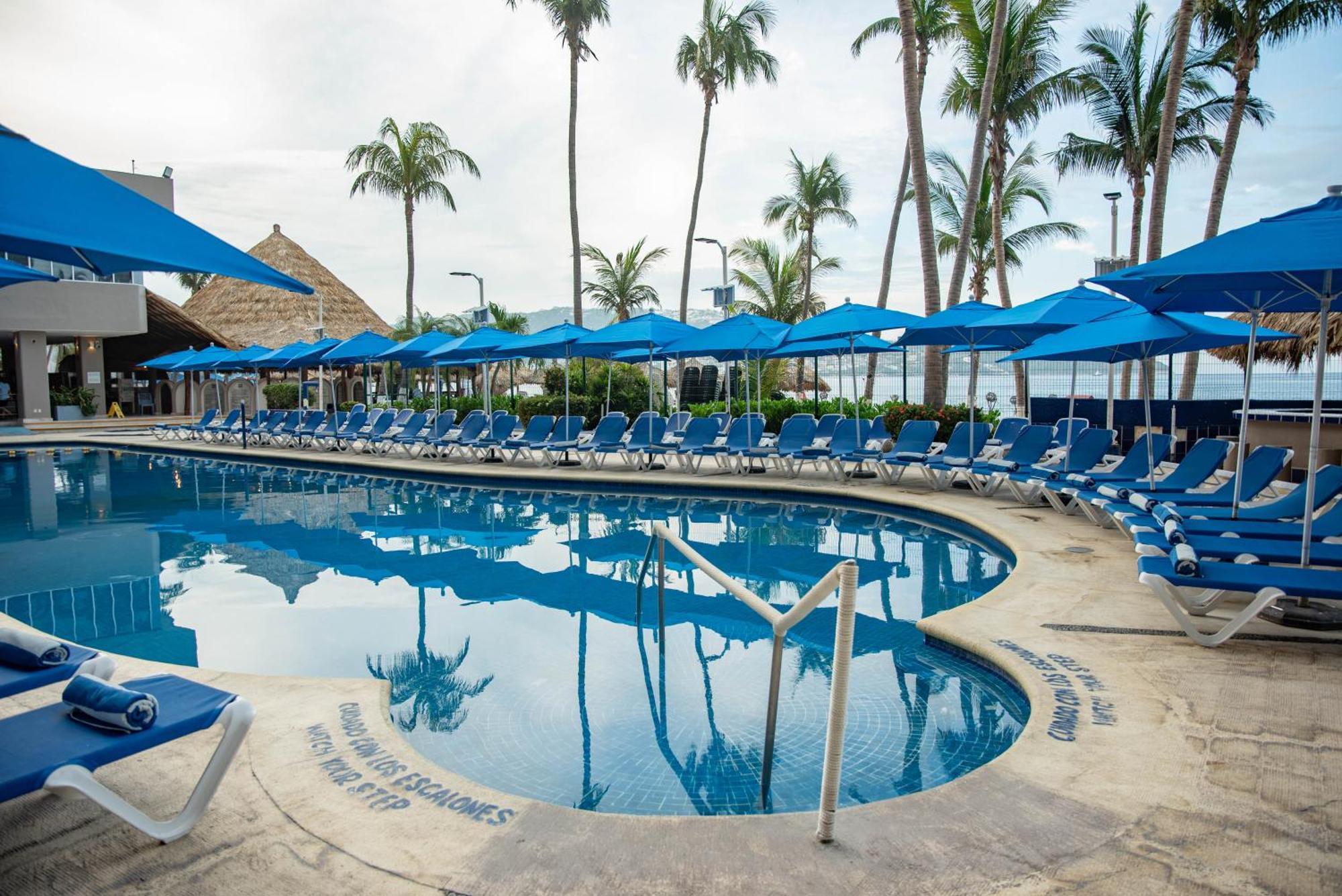 Ritz Acapulco All Inclusive 외부 사진 Pool at the Hilton San Diego Bay