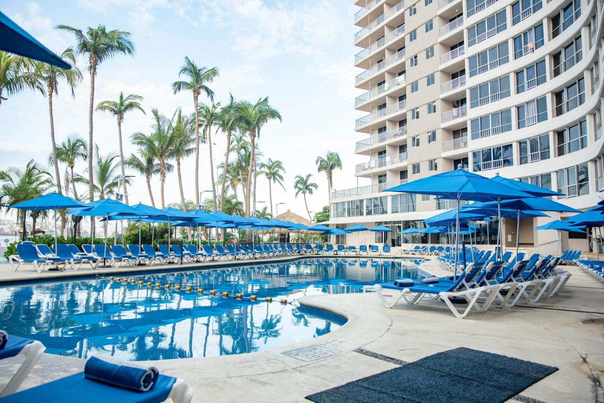 Ritz Acapulco All Inclusive 외부 사진 Pool at the Hilton Los Cabos