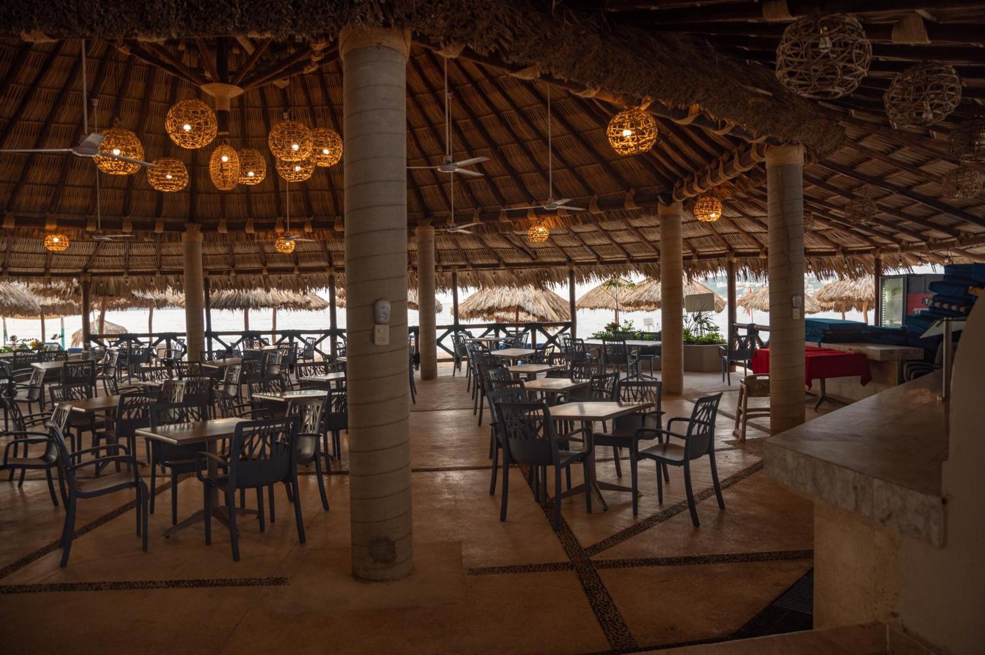 Ritz Acapulco All Inclusive 외부 사진 The interior of the restaurant