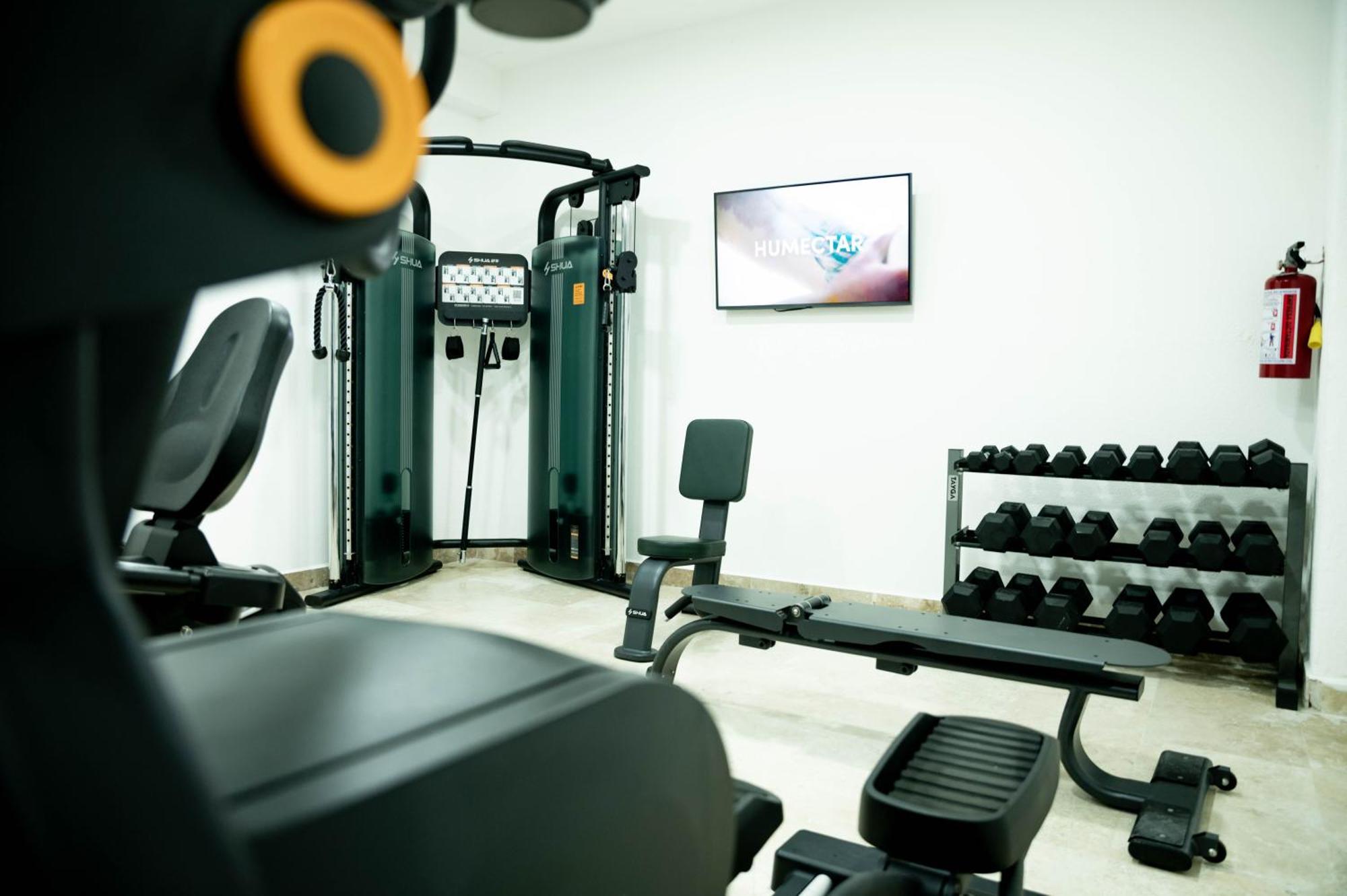 Ritz Acapulco All Inclusive 외부 사진 The gym at the hotel