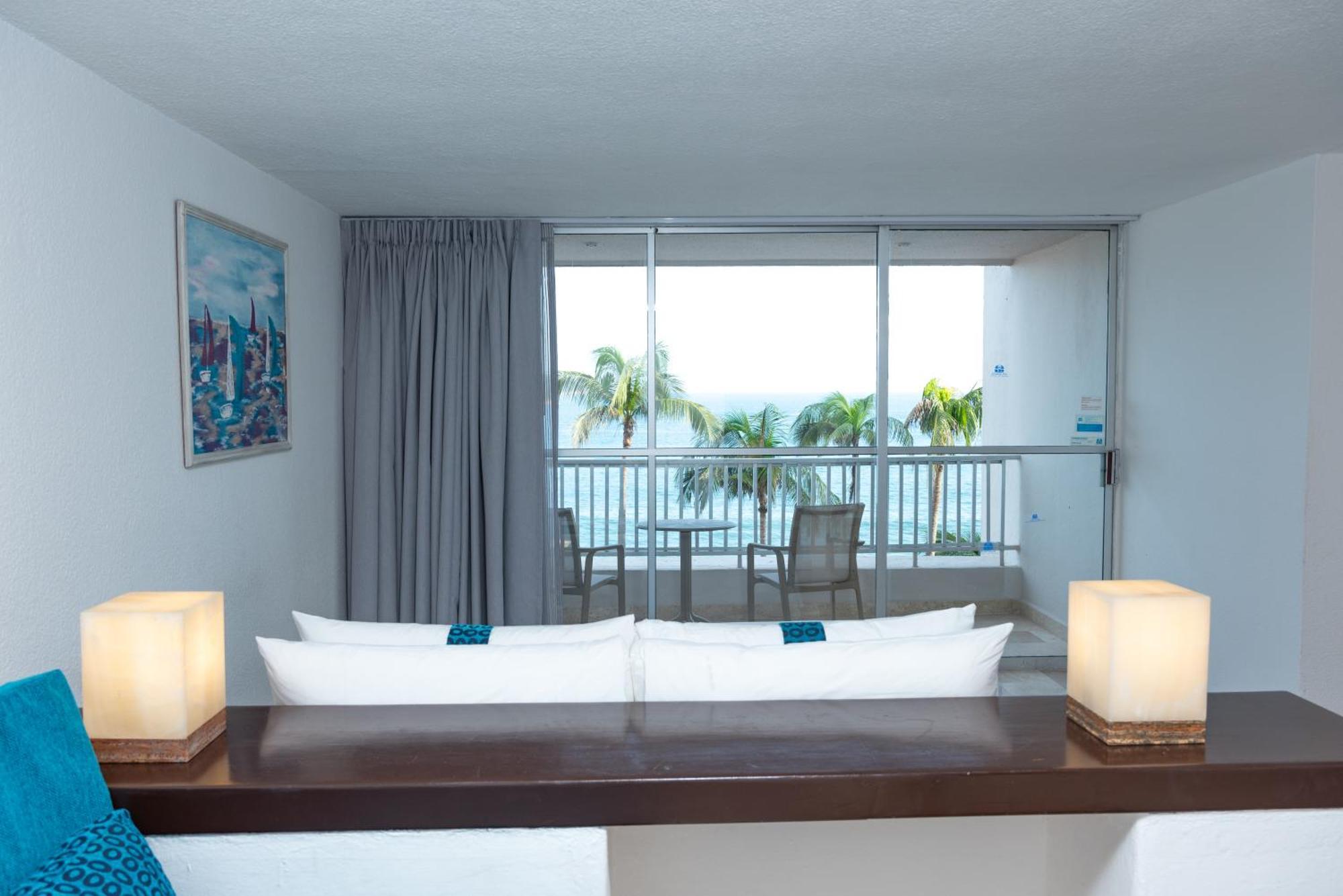 Ritz Acapulco All Inclusive 외부 사진 A room at the Hilton San Diego Bayfront
