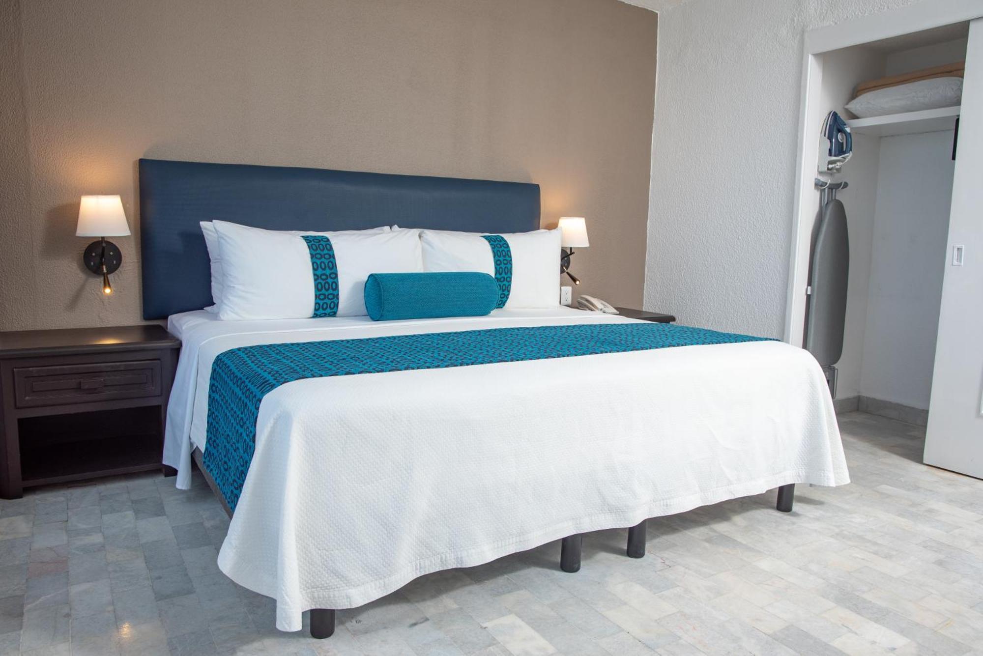 Ritz Acapulco All Inclusive 외부 사진 A bed