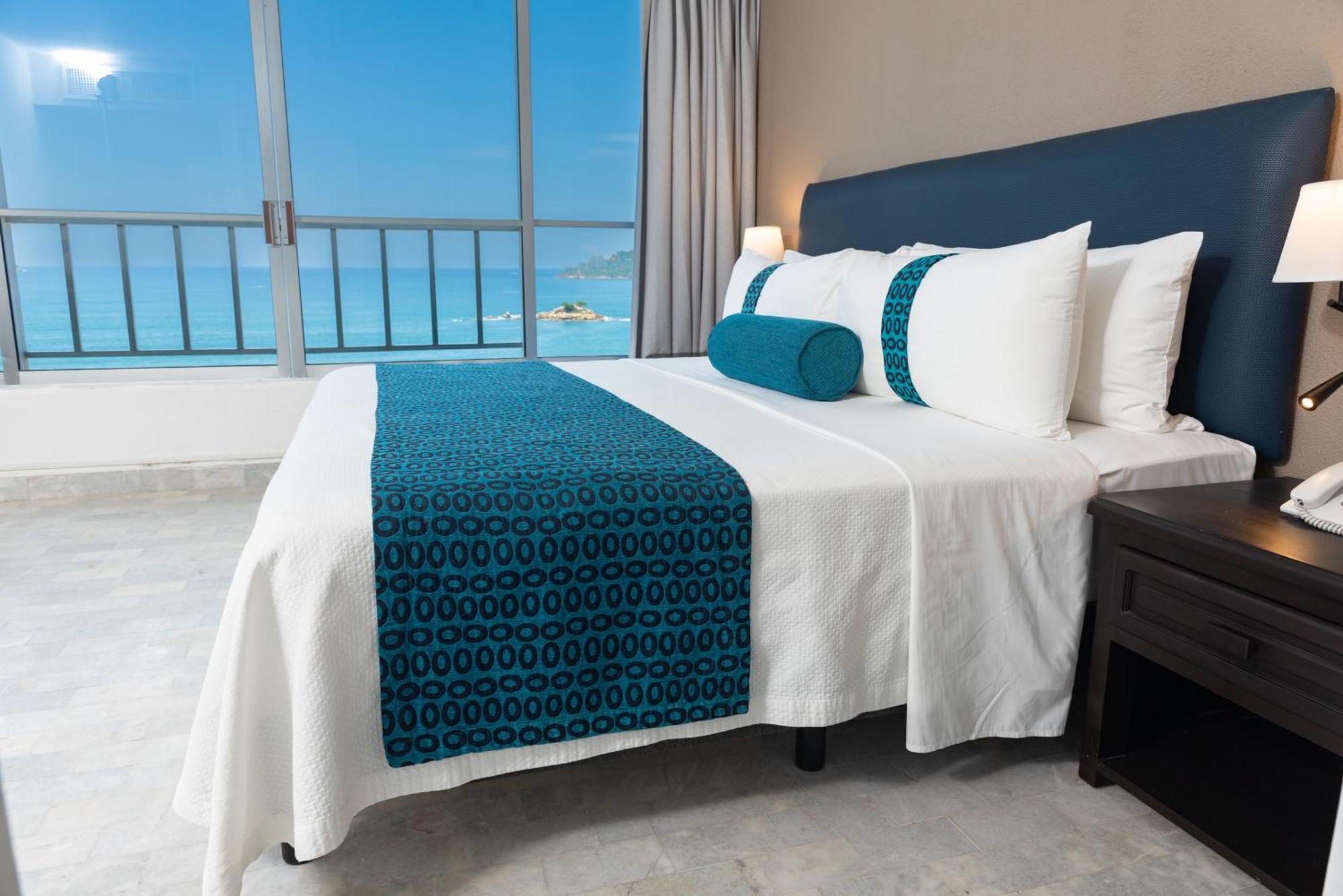 Ritz Acapulco All Inclusive 외부 사진 A bed runner