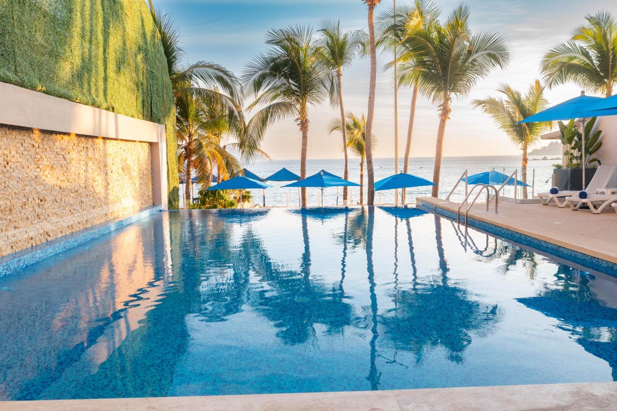 Ritz Acapulco All Inclusive 외부 사진 Infinity pool at the beach